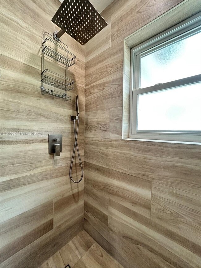 Building Photo - 222 SE 1st St