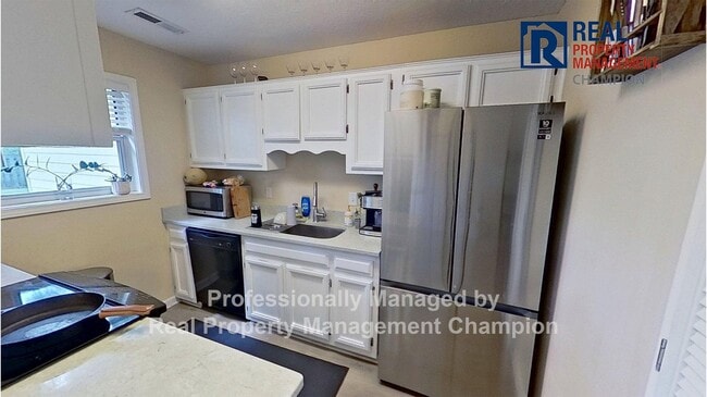 Primary Photo - Updated 3 BD/2 BA Plus Office with Attache...