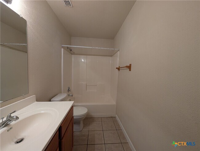 Building Photo - 956 Misty Acres Dr
