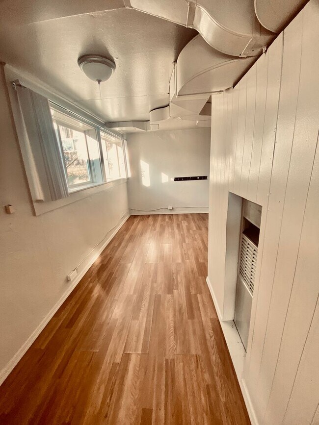 Building Photo - 2029 House