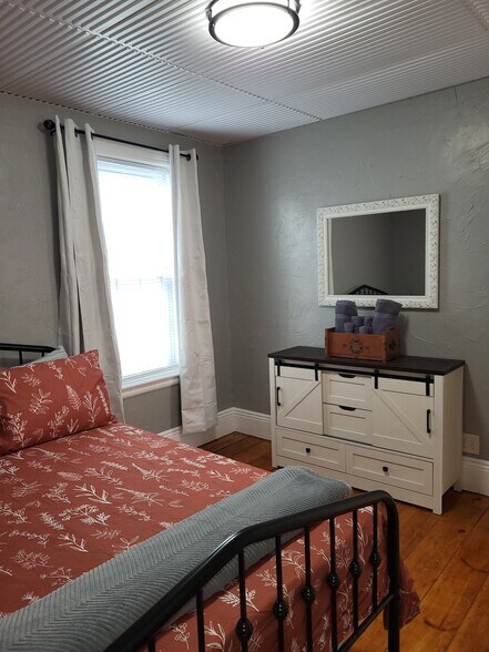 Building Photo - 9 Reeves St