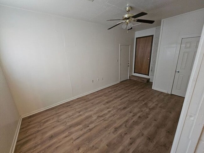 Building Photo - Spacious 3-Bedroom Home