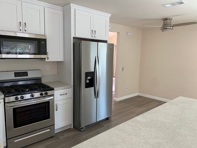 Building Photo - 856 Crystal Creek Ct