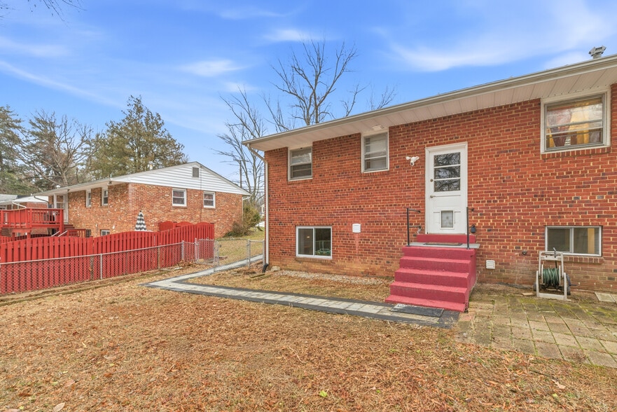 Building Photo - 7109 Layton Dr