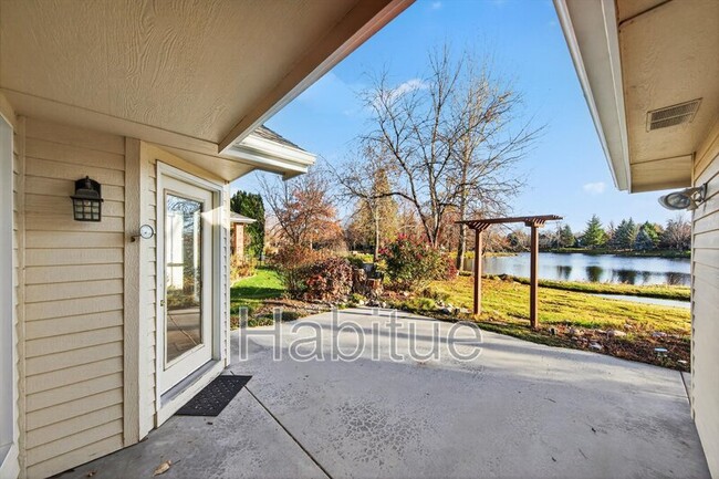 Building Photo - 393 E Trailside Dr