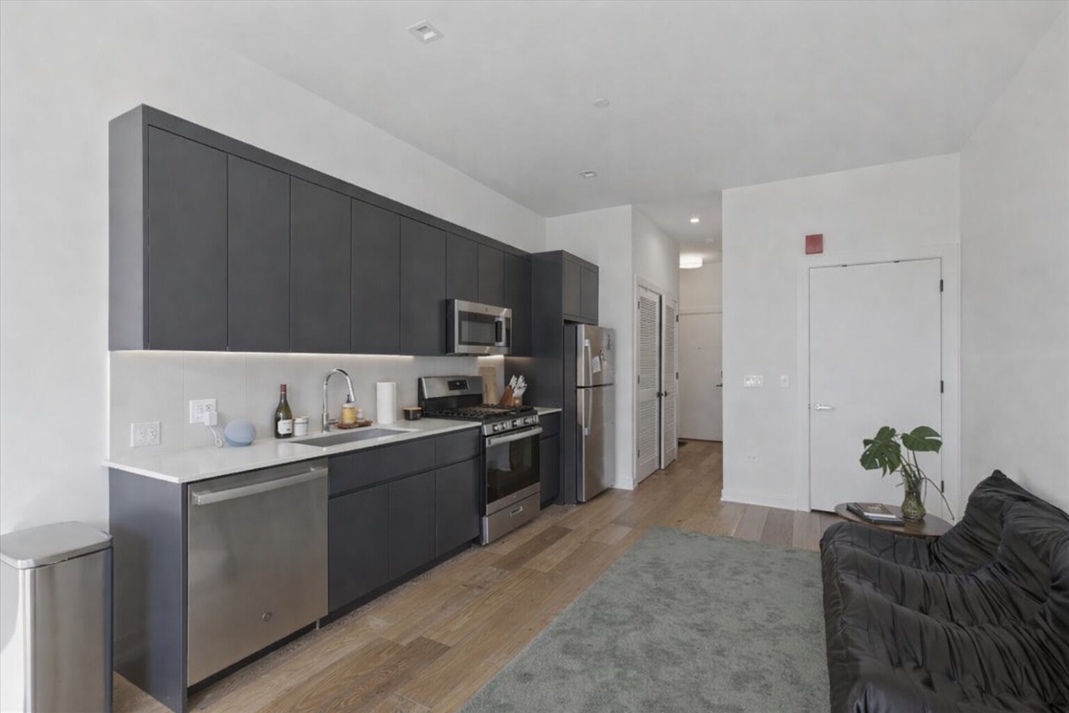 Building Photo - 4513 N Clark St