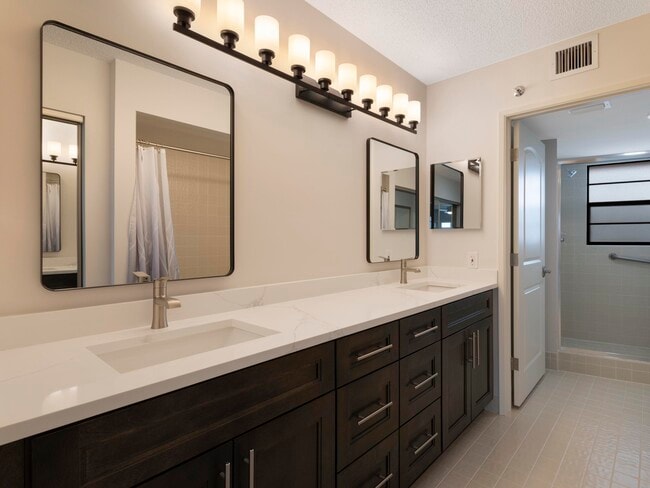 Building Photo - 7380 S Oriole Blvd