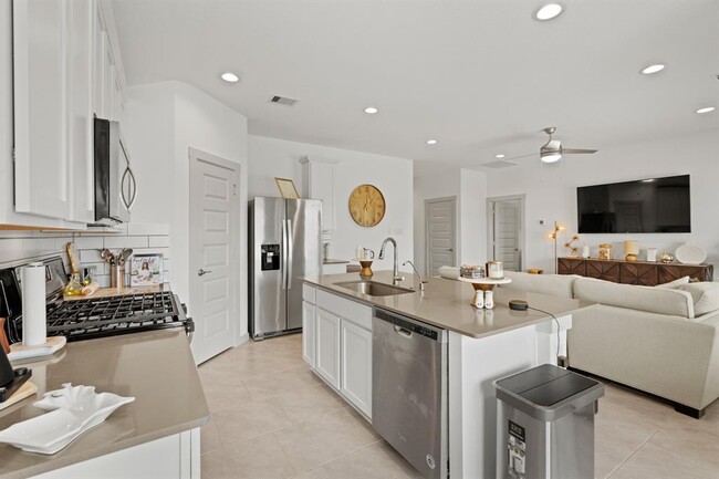 Building Photo - 29407 Ella Larchmont Ct