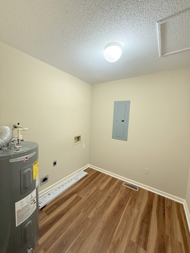 Building Photo - 315 Monroe Nunley Rd