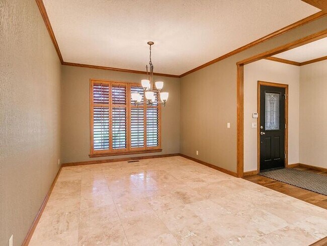 Building Photo - *Rare Find* Stunning Brookhaven 4 Bed 2.5 ...