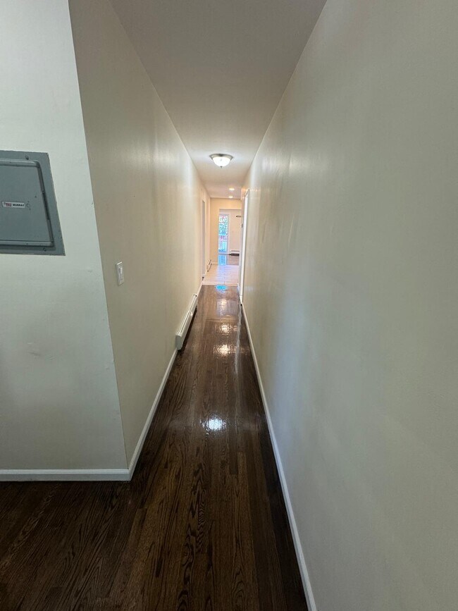 Building Photo - 89 McAdoo Ave