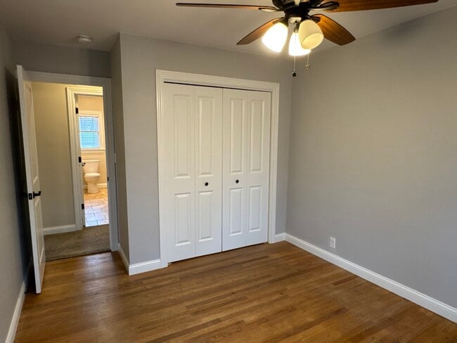 Building Photo - 233 Manor Dr