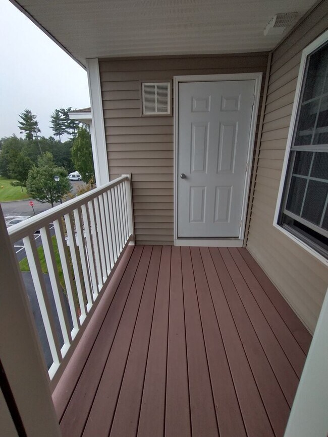 Building Photo - 2 Bedroom 2 Bath Unit-Available Now!