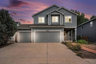 Building Photo - Spacious 4-Bedroom Home with Gourmet Kitch...
