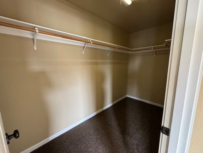 Building Photo - Duplex SW Redmond