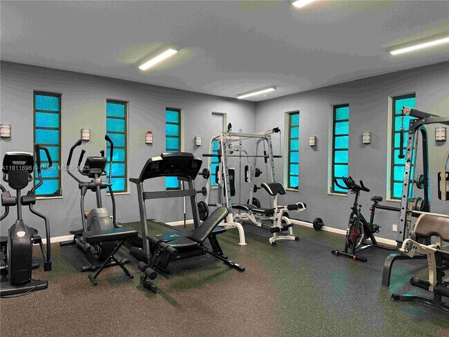 Building Photo - 5141 W Oakland Park Blvd