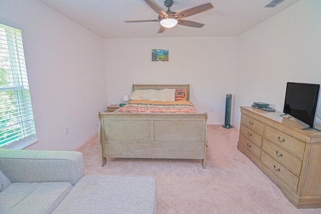 Building Photo - 695 Bay Leaf Dr