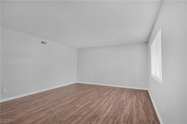 Building Photo - 4617 Bayshore Dr