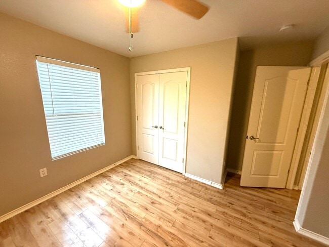 Building Photo - 9310 Albany Dr