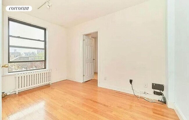 Primary Photo - 19 Commerce St