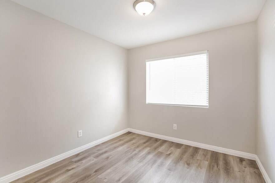 Building Photo - 1916 Fossil Butte Way