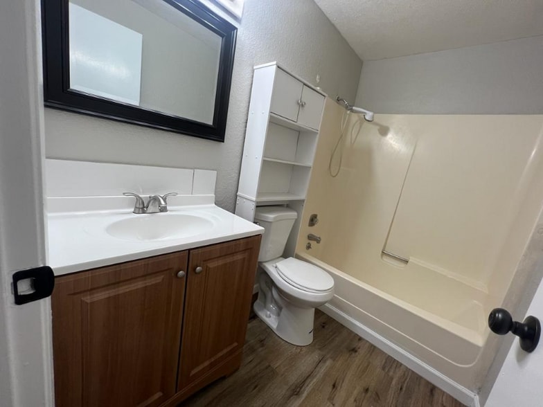 Building Photo - 1126 Benham Ct