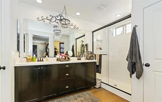 Building Photo - 418 Vista Dr