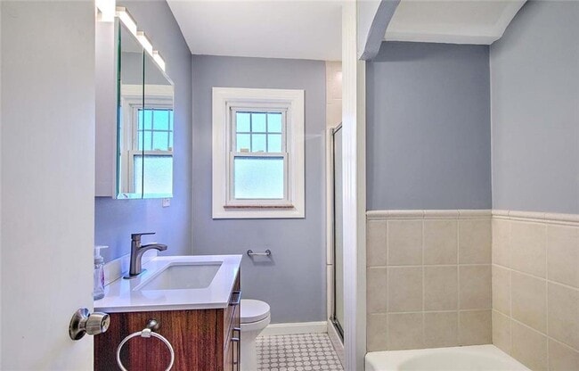 Building Photo - 66 Tyndall Ave