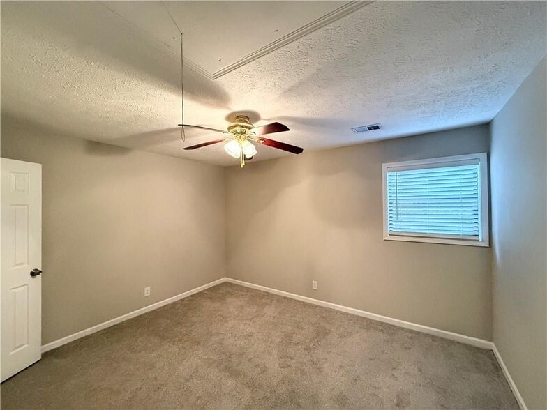 Building Photo - 1050 Mathews Ct