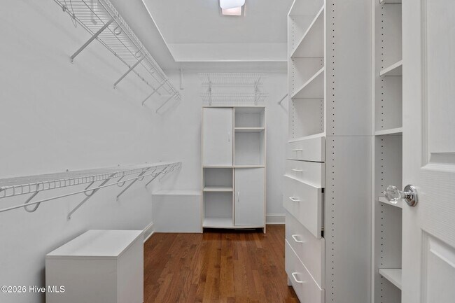 Building Photo - 50 Oak Meadow Rd