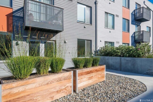 Building Photo - 555 Innes Ave