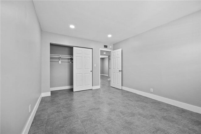 Building Photo - 1470 N Dixie Hwy