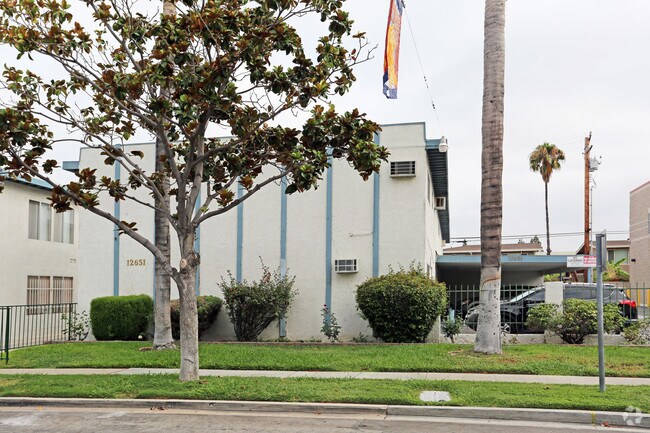 Building Photo - Tudor Grove Apartments