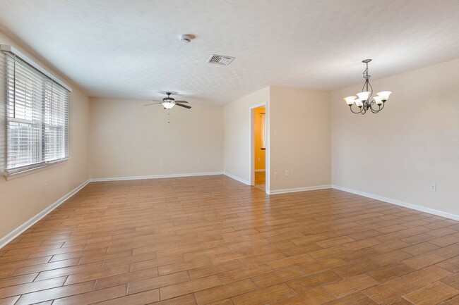 Building Photo - Metairie 4 Bedroom in Airline Park! Must See!