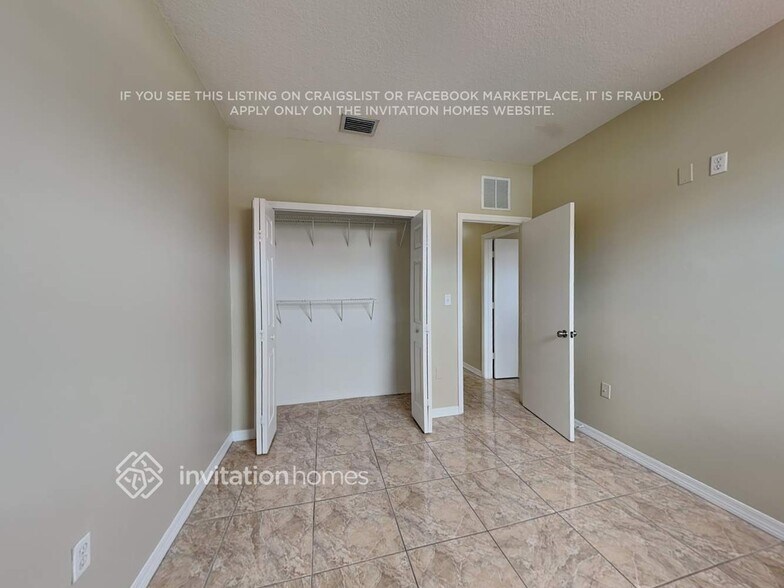 Building Photo - 5851 SW 163rd Pl