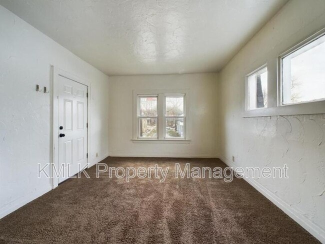 Building Photo - 539 Gage St