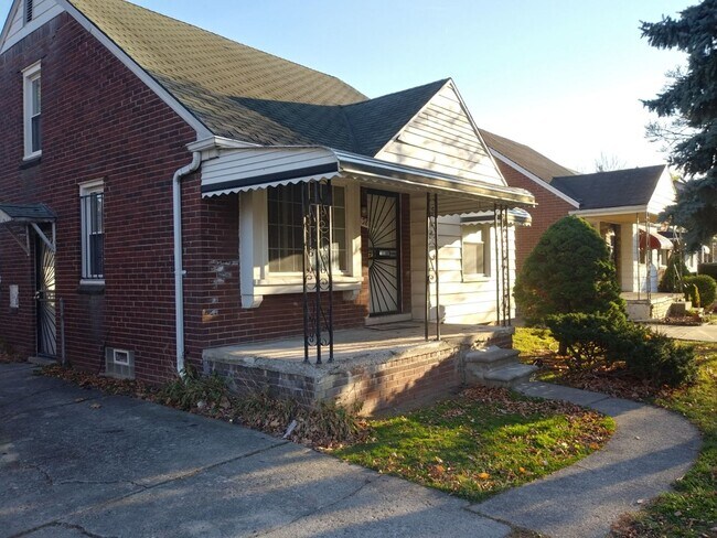 Building Photo - Lovely updated 3 bedroom house