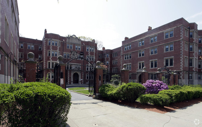 Building Photo - Richmond Court