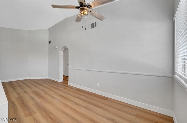 Building Photo - 301 Pine Haven St