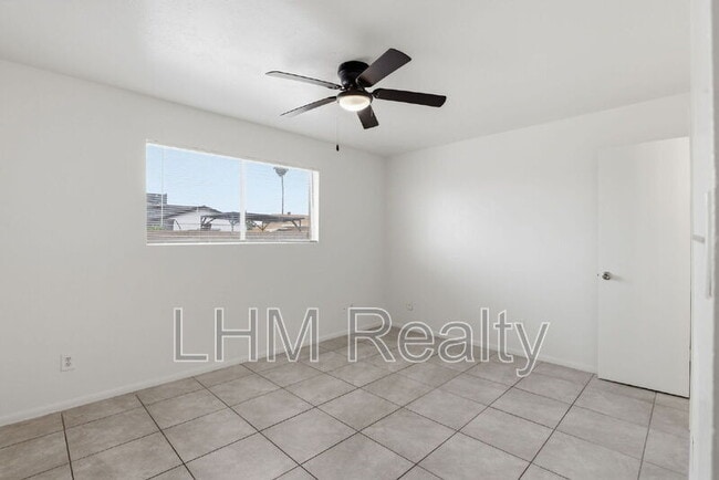 Building Photo - 5321 W Lewis Ave