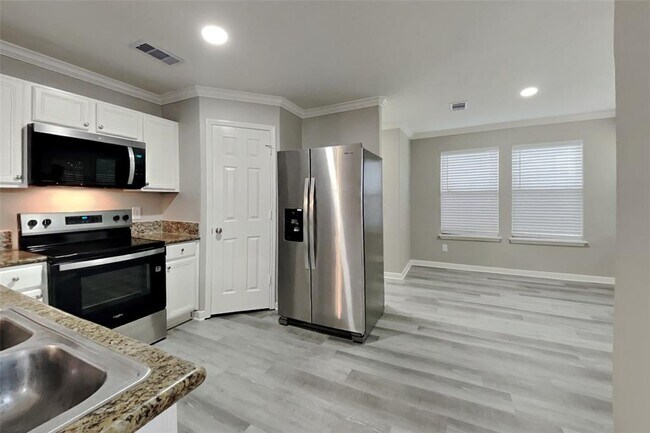 Building Photo - 18502 Dinner Creek Dr