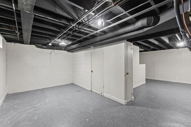 Building Photo - 17740 N Clyde Ave