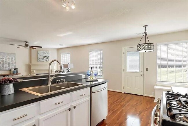 Building Photo - 809 Barefoot Cove