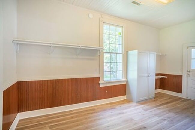 Building Photo - 603 1/2 Pelham Road North