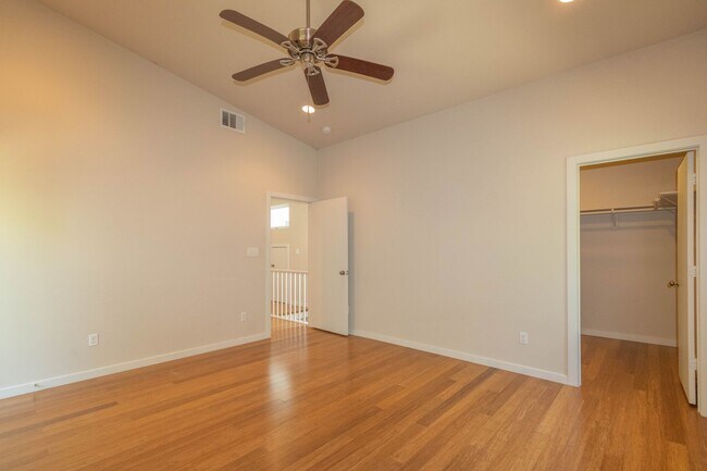 Building Photo - 1702 Forest Hill Dr