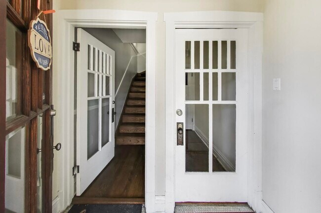 Building Photo - 3837 N Sawyer Ave