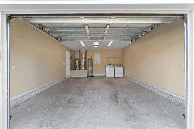 Building Photo - 145 4th Ave E