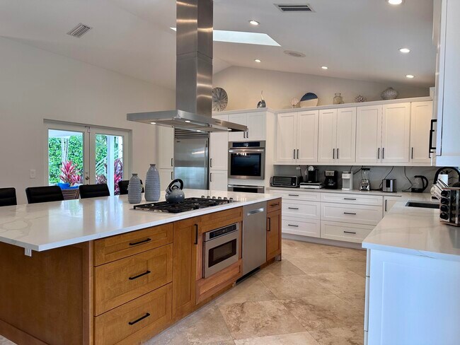 Building Photo - 3001 Jasmine Ct