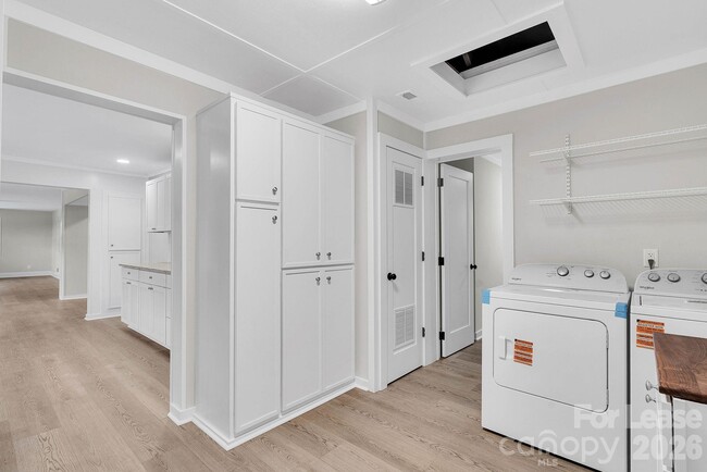 Building Photo - 2765 Long Cir