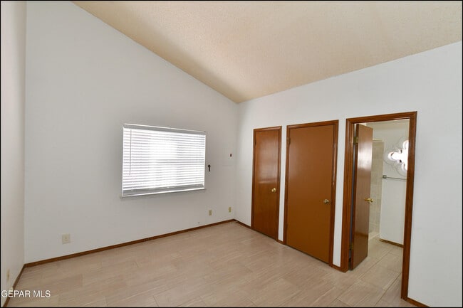 Building Photo - 4872 Maureen Cir